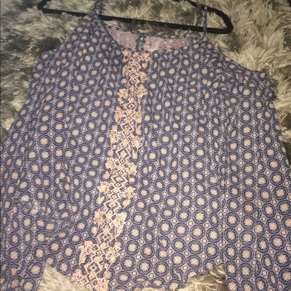 Off shoulder shirt